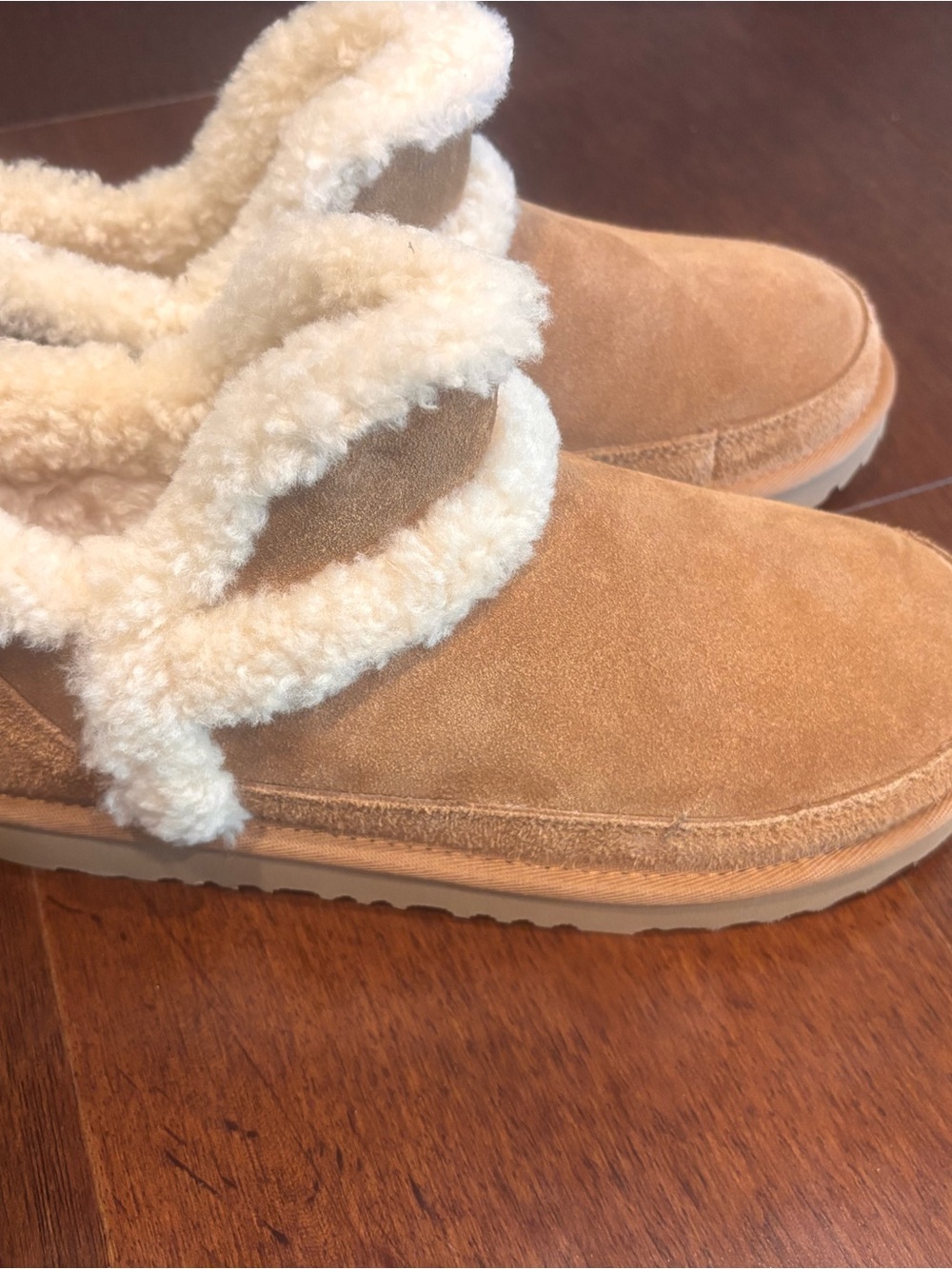 Girls UGGS - NWT - Picture 4 of 6